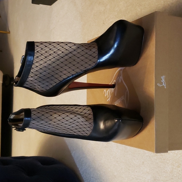 Christian Louboutin size 40 color Black leather 100% Authentic - Picture 3 of 17